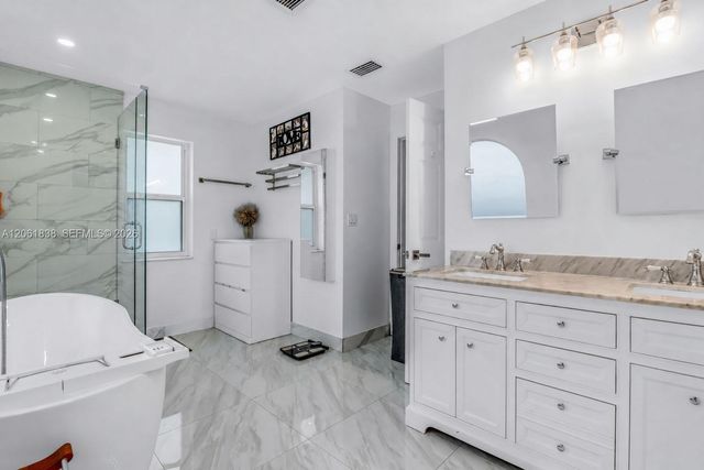 5900 York Ln, Davie, FL 33331
