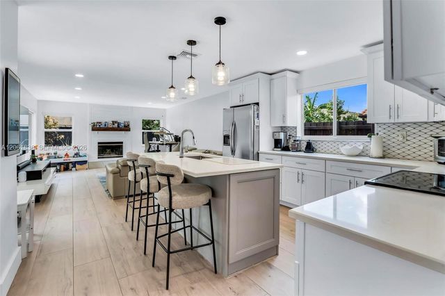 5900 York Ln, Davie, FL 33331