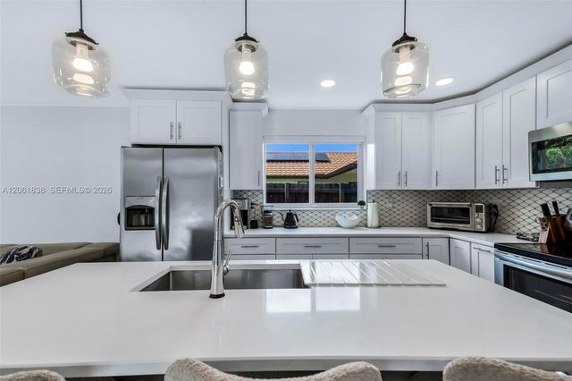 5900 York Ln, Davie, FL 33331