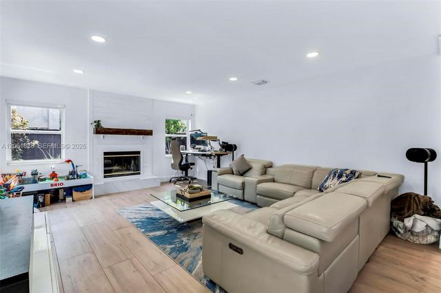 5900 York Ln, Davie, FL 33331