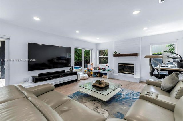 5900 York Ln, Davie, FL 33331