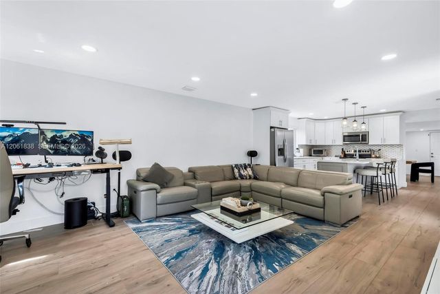 5900 York Ln, Davie, FL 33331