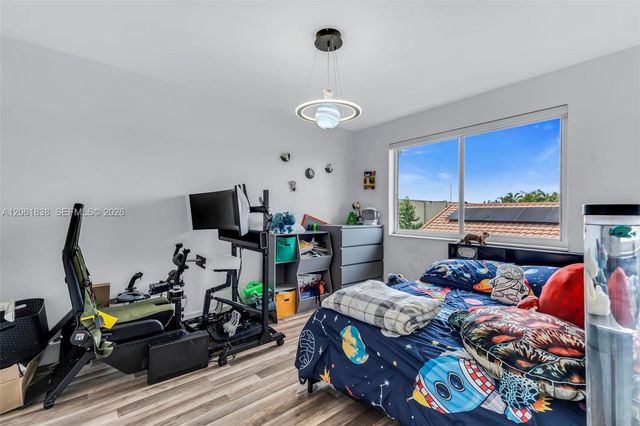 5900 York Ln, Davie, FL 33331