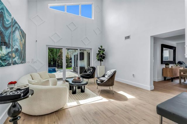 5900 York Ln, Davie, FL 33331