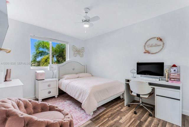 5900 York Ln, Davie, FL 33331