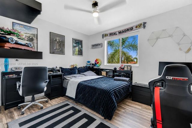 5900 York Ln, Davie, FL 33331