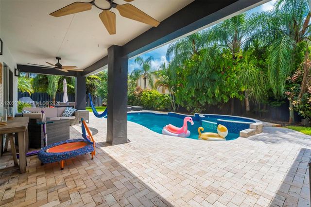 5900 York Ln, Davie, FL 33331