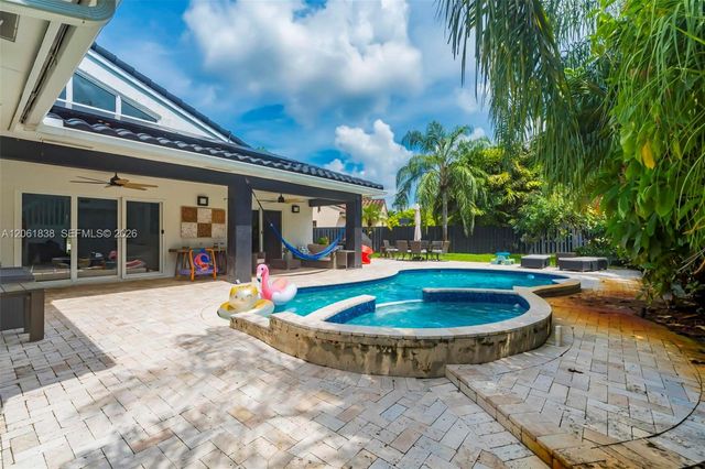 5900 York Ln, Davie, FL 33331