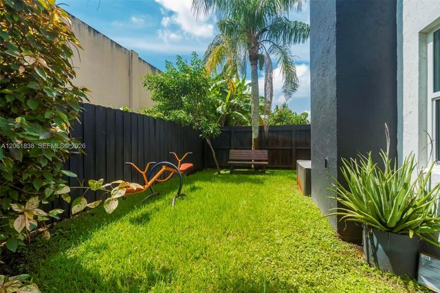 5900 York Ln, Davie, FL 33331
