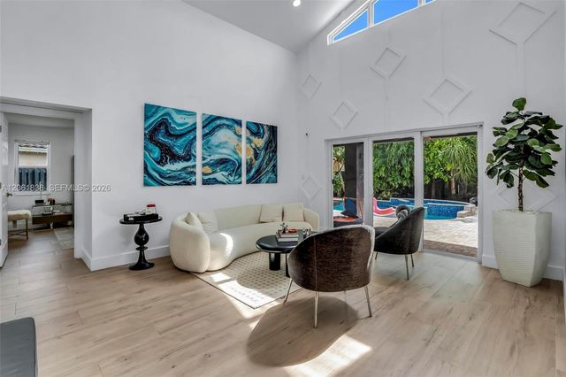 5900 York Ln, Davie, FL 33331