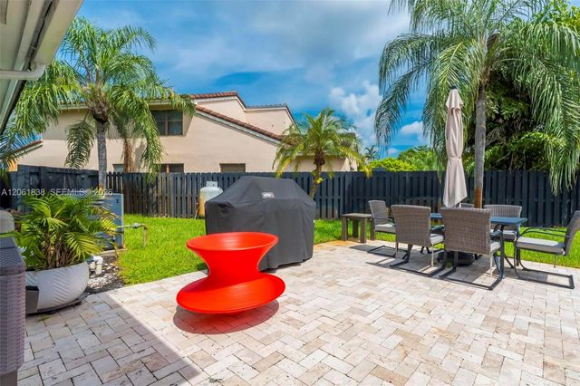 5900 York Ln, Davie, FL 33331