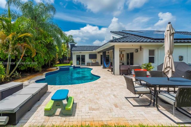 5900 York Ln, Davie, FL 33331