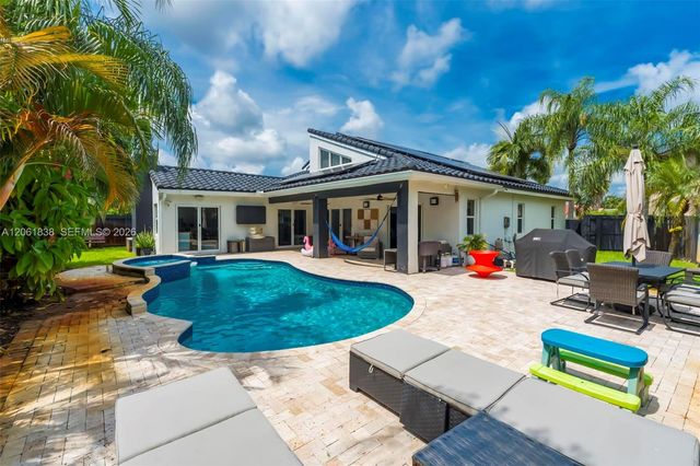5900 York Ln, Davie, FL 33331