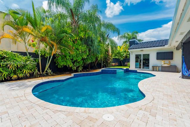 5900 York Ln, Davie, FL 33331