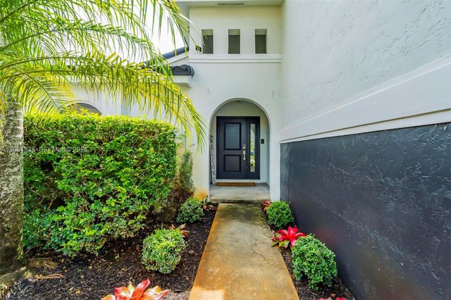 5900 York Ln, Davie, FL 33331