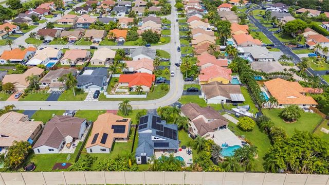 5900 York Ln, Davie, FL 33331