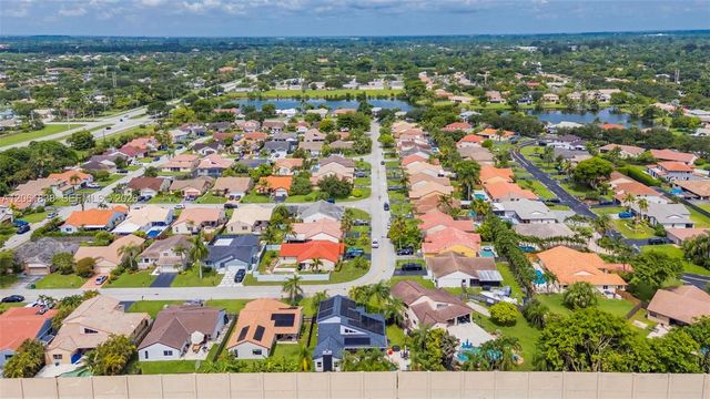 5900 York Ln, Davie, FL 33331