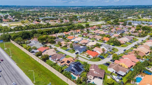 5900 York Ln, Davie, FL 33331