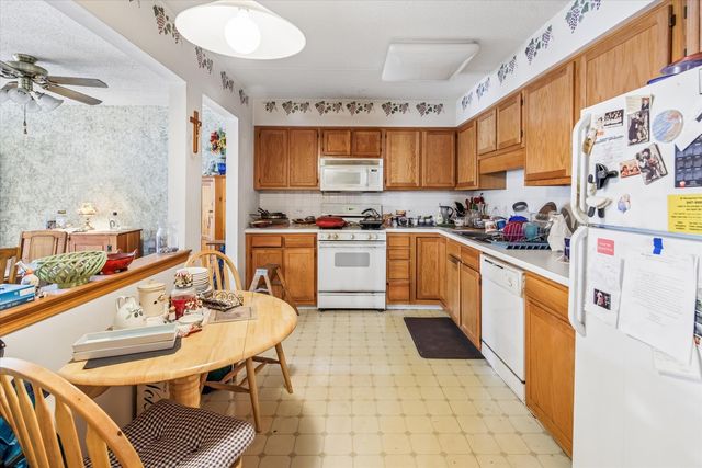 5320 N Lowell Avenue 205, Chicago, IL 60630