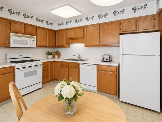 5320 N Lowell Avenue 205, Chicago, IL 60630