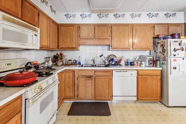 5320 N Lowell Avenue 205, Chicago, IL 60630