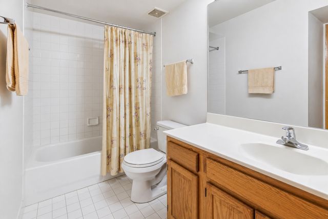 5320 N Lowell Avenue 205, Chicago, IL 60630