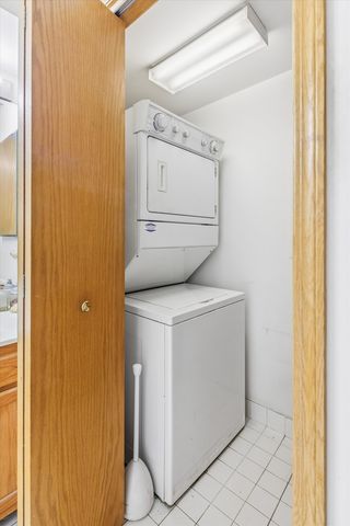 5320 N Lowell Avenue 205, Chicago, IL 60630