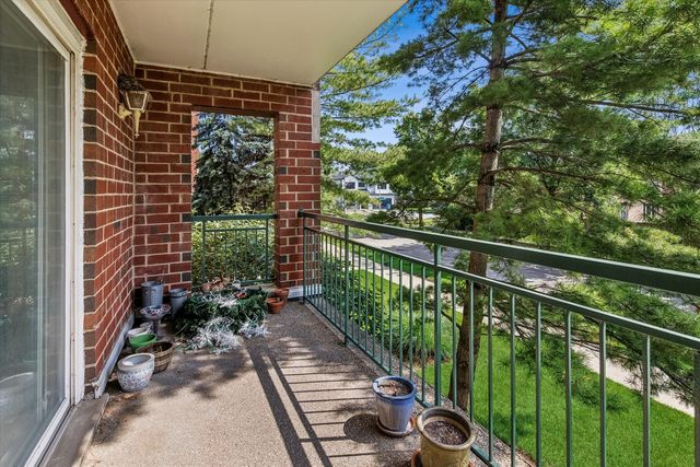 5320 N Lowell Avenue 205, Chicago, IL 60630
