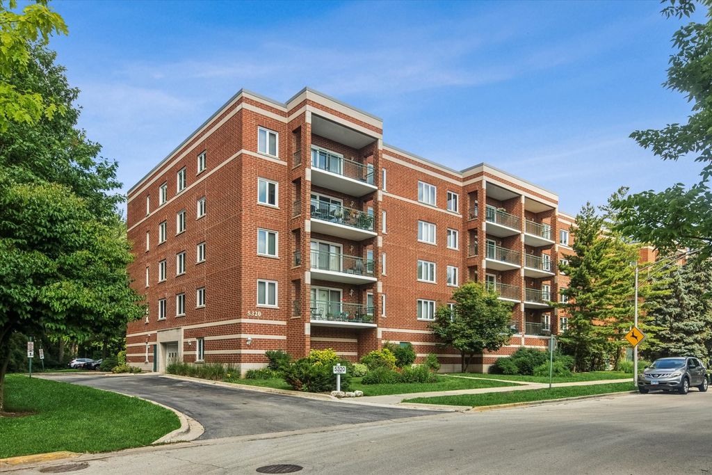 5320 N Lowell Avenue 205, Chicago, IL 60630