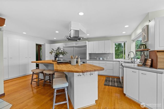 225 3rd Court, Fox Island, WA 98333