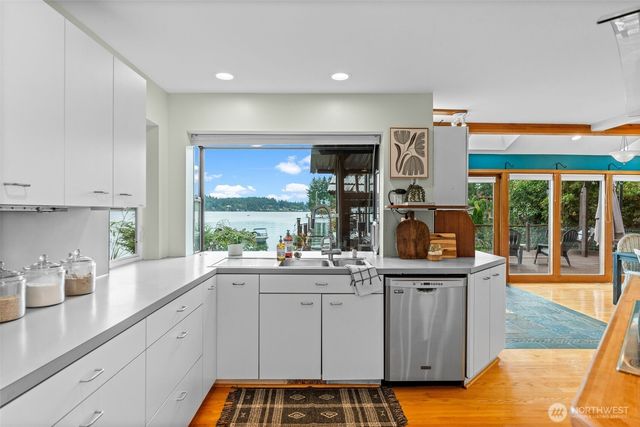 225 3rd Court, Fox Island, WA 98333