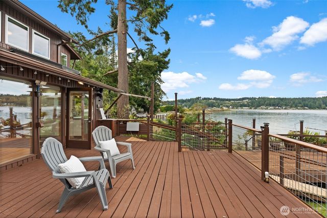 225 3rd Court, Fox Island, WA 98333