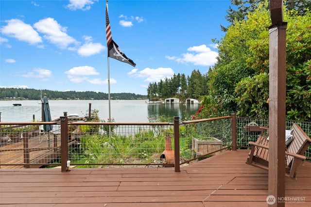 225 3rd Court, Fox Island, WA 98333