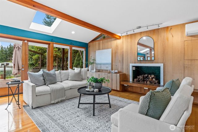 225 3rd Court, Fox Island, WA 98333