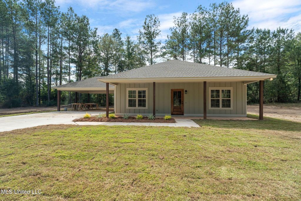 158 Woodbridge Lane, Seminary, MS 39479