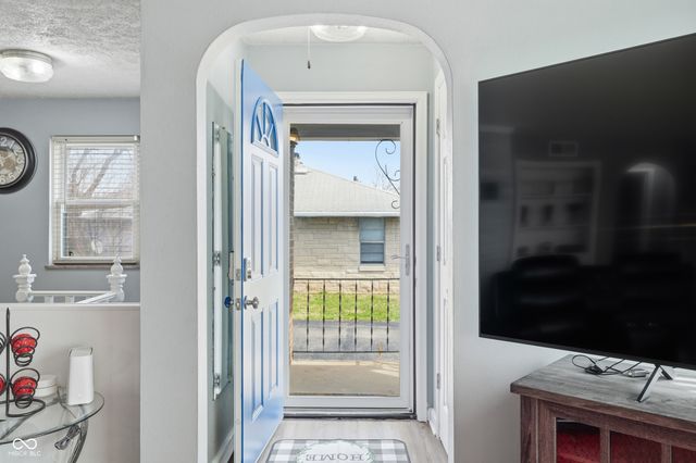 7104 E 10th Street, Indianapolis, IN 46219