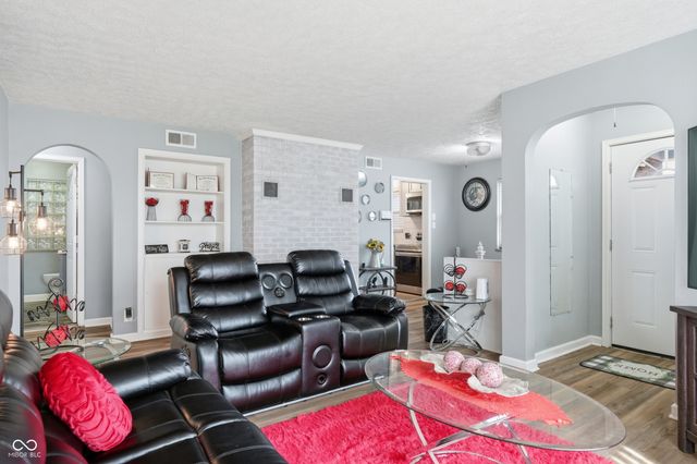 7104 E 10th Street, Indianapolis, IN 46219