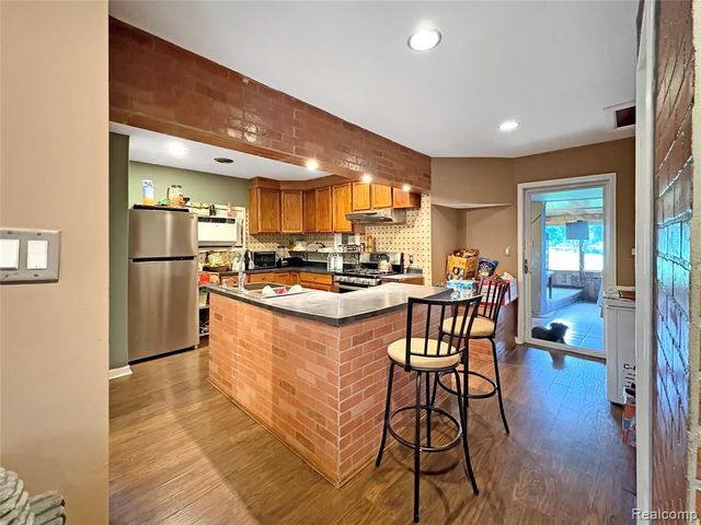 615 Senecal Street, Fenton, MI 48430