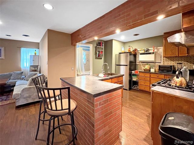 615 Senecal Street, Fenton, MI 48430