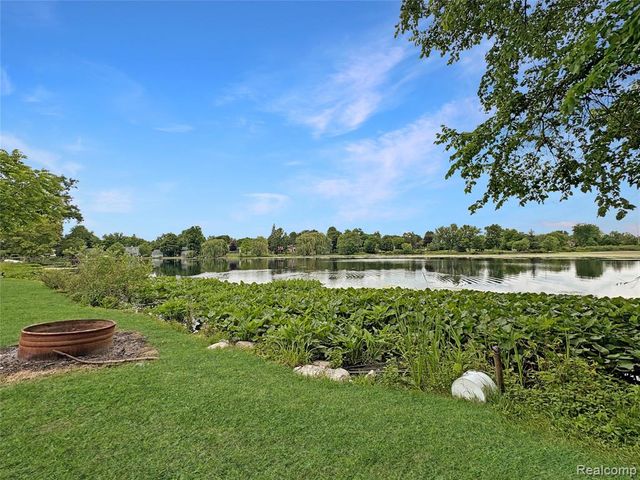 615 Senecal Street, Fenton, MI 48430