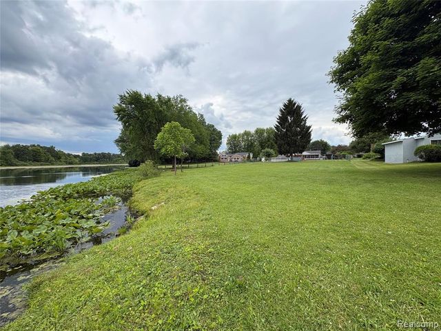 615 Senecal Street, Fenton, MI 48430