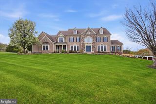 8 DEERFIELD DR, Malvern, PA 19355