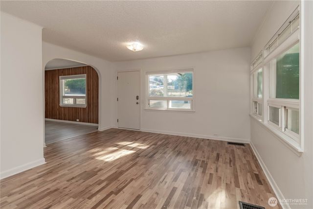 13057 10th Avenue S, Seattle, WA 98168