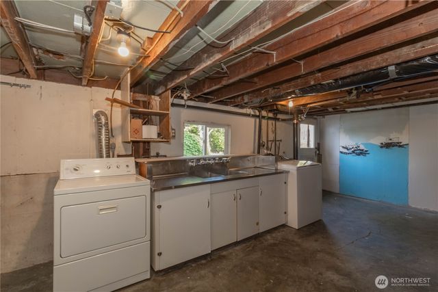 13057 10th Avenue S, Seattle, WA 98168