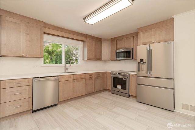 13057 10th Avenue S, Seattle, WA 98168