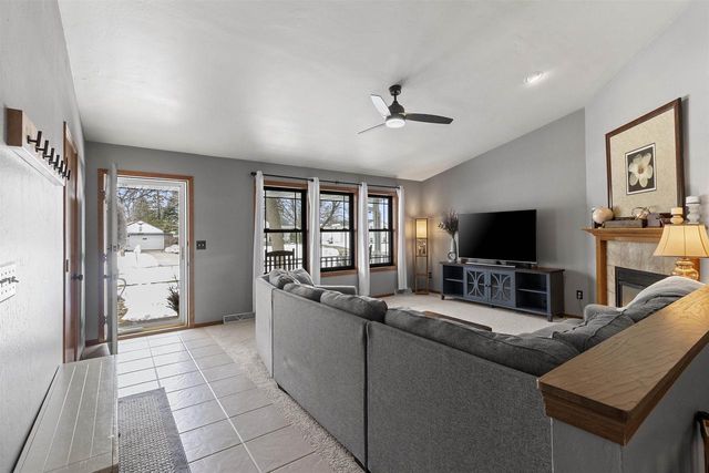 911 S 7TH STREET, De Pere, WI 54115