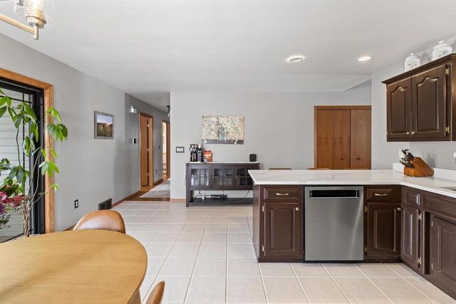 911 S 7TH STREET, De Pere, WI 54115