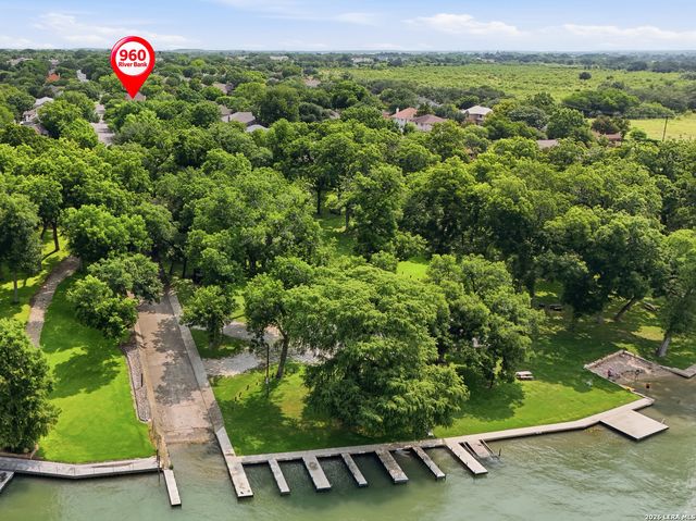 960 River Bank, New Braunfels, TX 78130