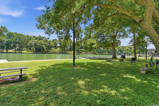 960 River Bank, New Braunfels, TX 78130