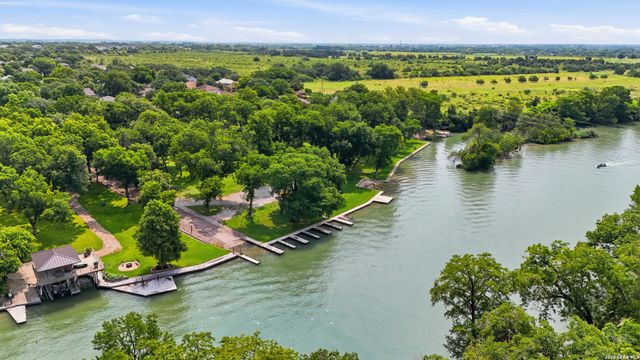 960 River Bank, New Braunfels, TX 78130